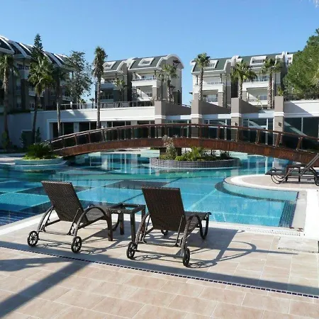 Outstanding 3 Bed Duplex In Popular Gated Community 아파트